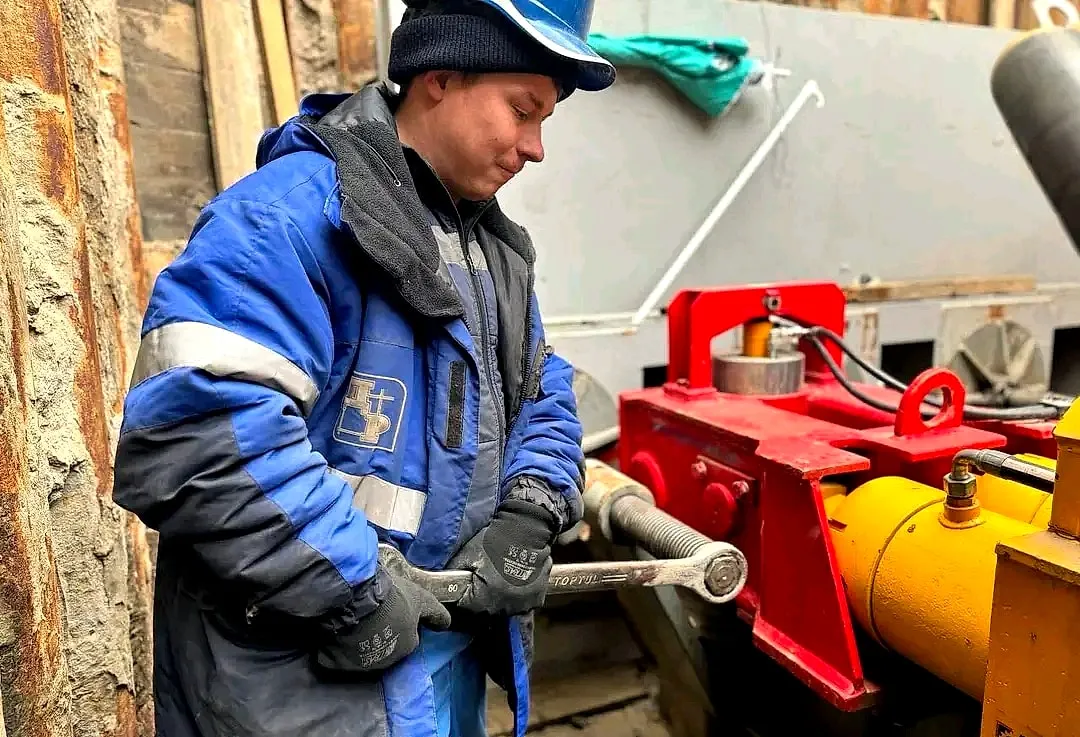 Робота на домкратній буровій установці